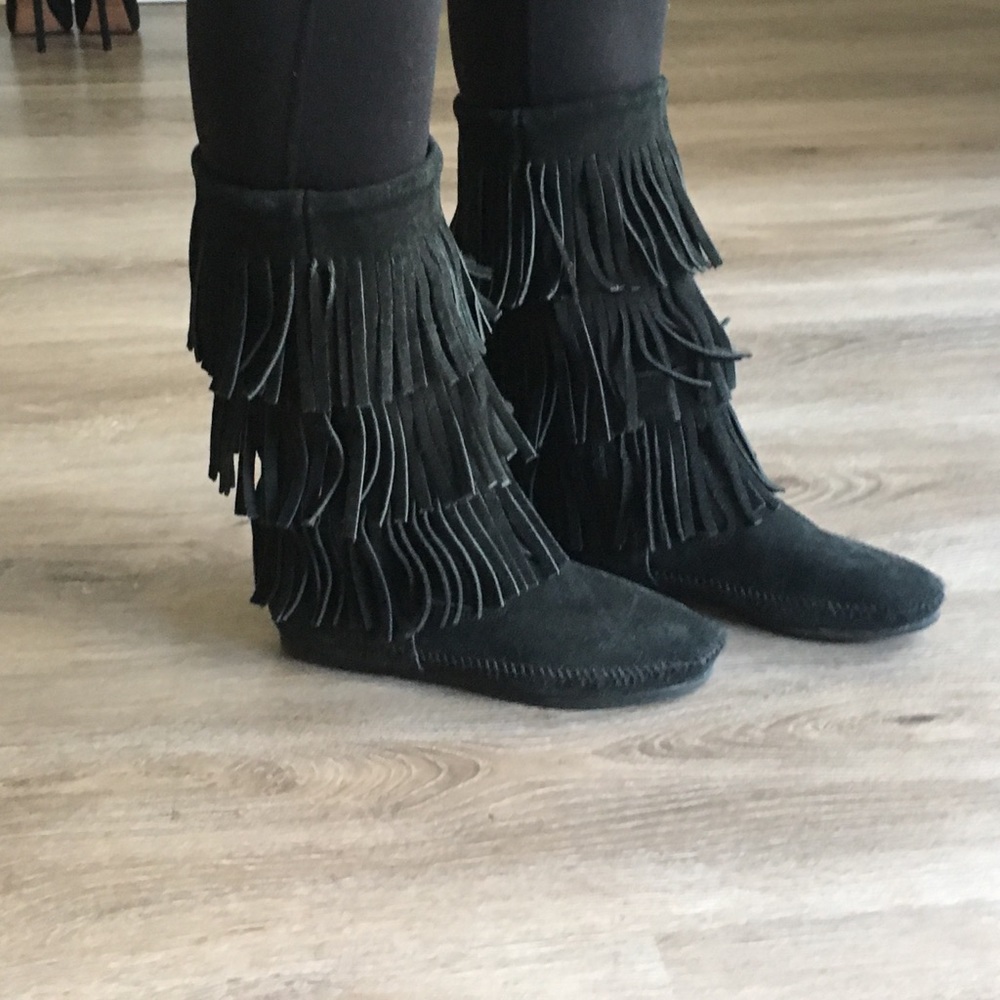Minnetonka fringe boot perfect for fall size 7